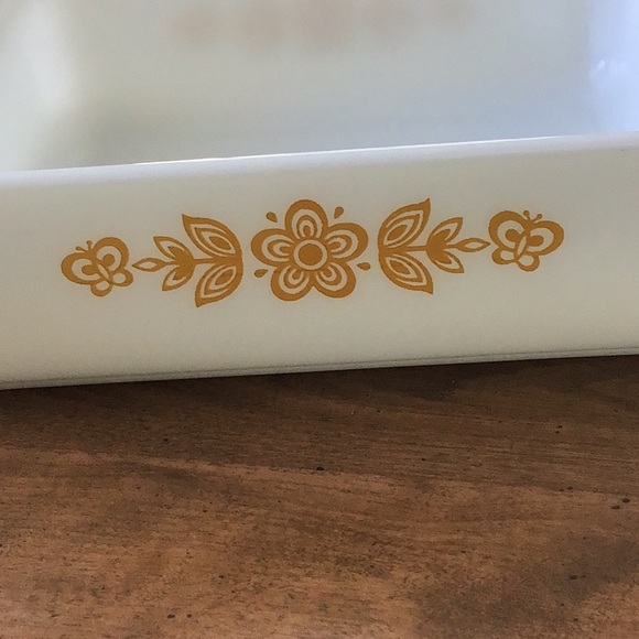 Vintage Pyrex Butterfly Gold square baking dish - Picture 4 of 13